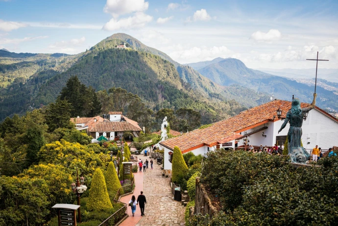 Un petit village en montagne en colombie